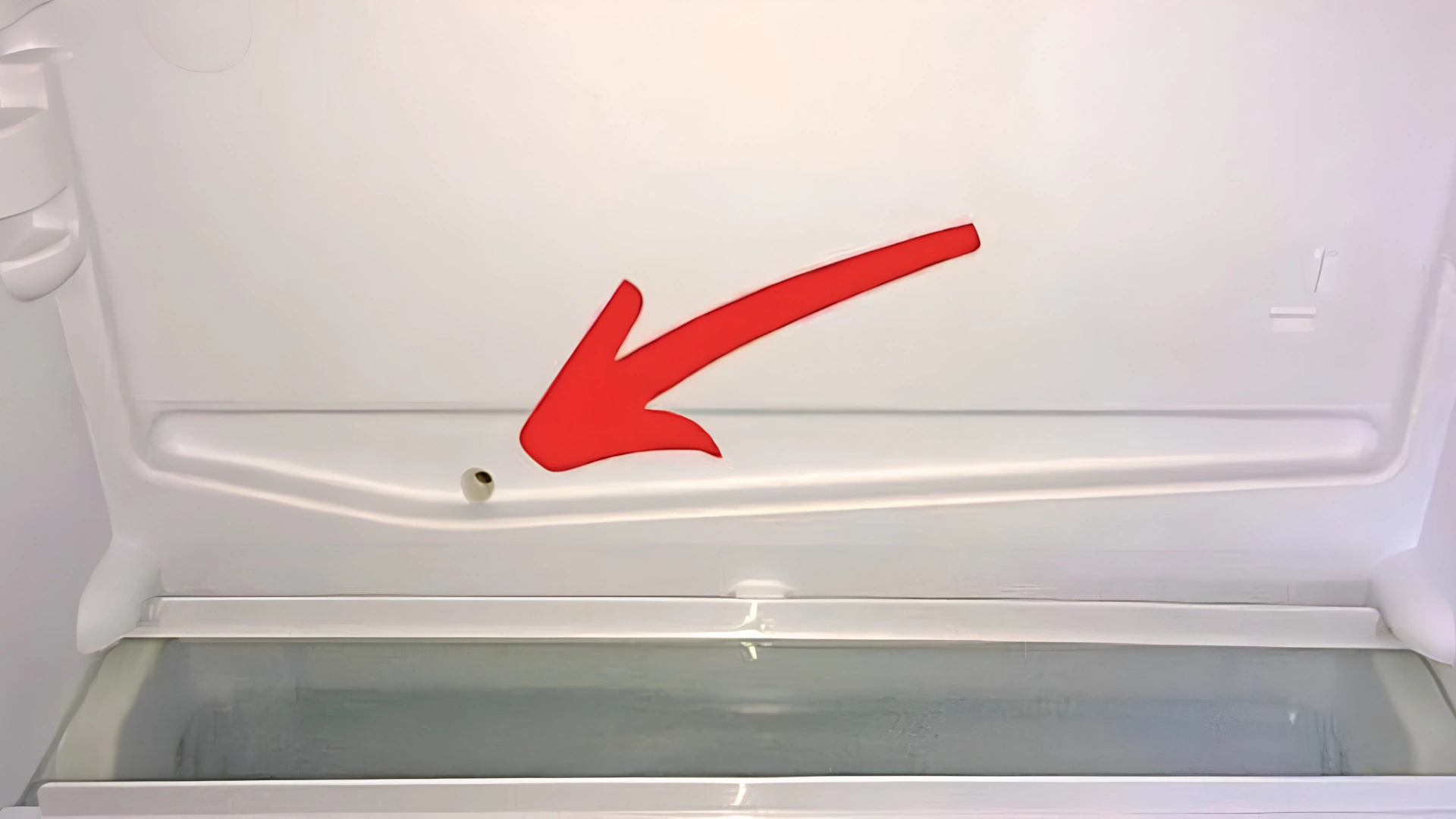 Pourquoi ce petit orifice au fond de votre réfrigérateur est-il si important ?