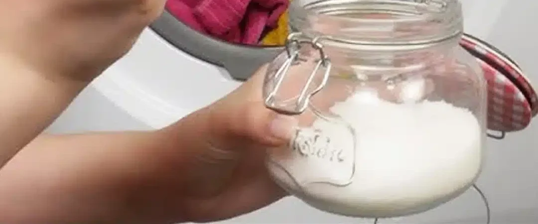 Appliquez cette petite astuce, vos vêtements sales seront comme neufs !