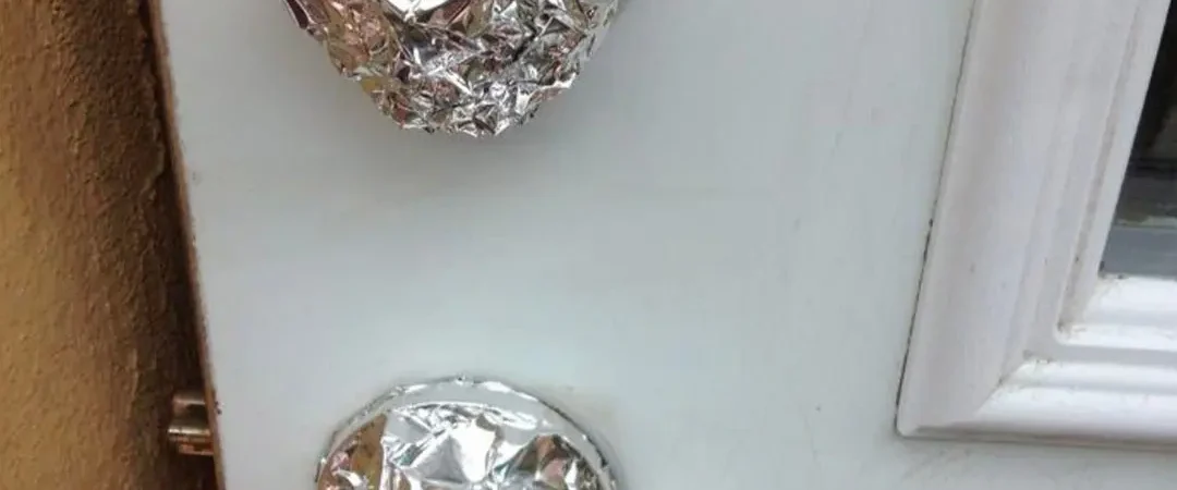 Le papier aluminium : un allié aux usages surprenants et aux bienfaits insoupçonnés pour la maison et la cuisine.