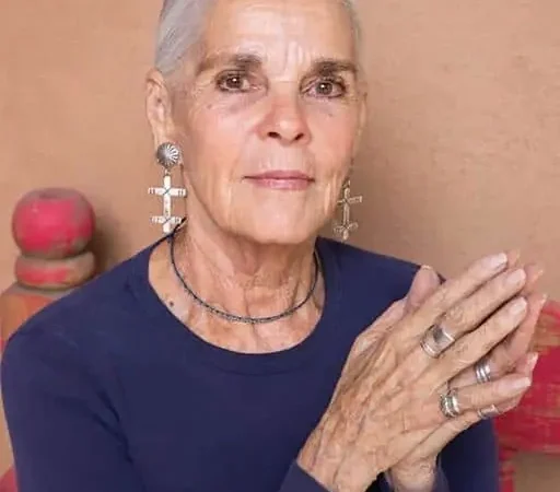 Ali MacGraw à 86 ans : l’ancienne star d’Hollywood qui prouve que la beauté n’a pas d’âge