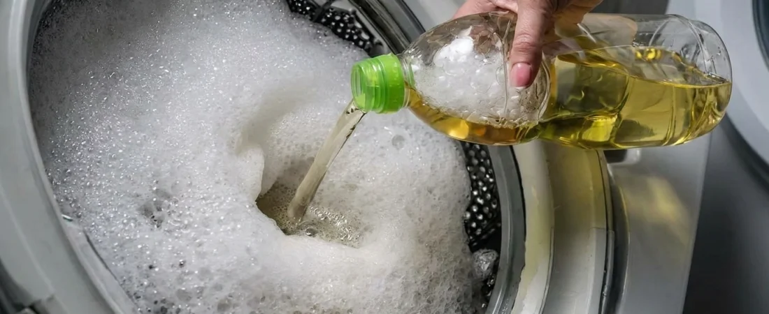 Le vinaigre est la clé pour avoir un linge plus blanc et des serviettes plus douces… mais la plupart des gens l’utilisent mal. Voici la bonne méthode.