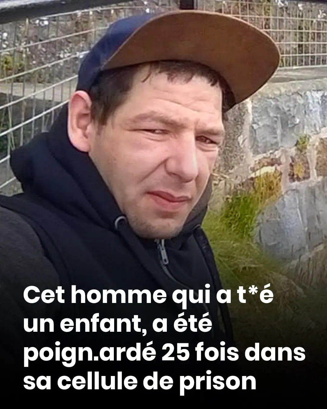 Un homme ayant tué un enfant a été poignardé 25 fois en cinq minutes dans sa cellule, puis mis au lit « comme s’il dormait », a-t-on appris lors de son procès pour meurtre